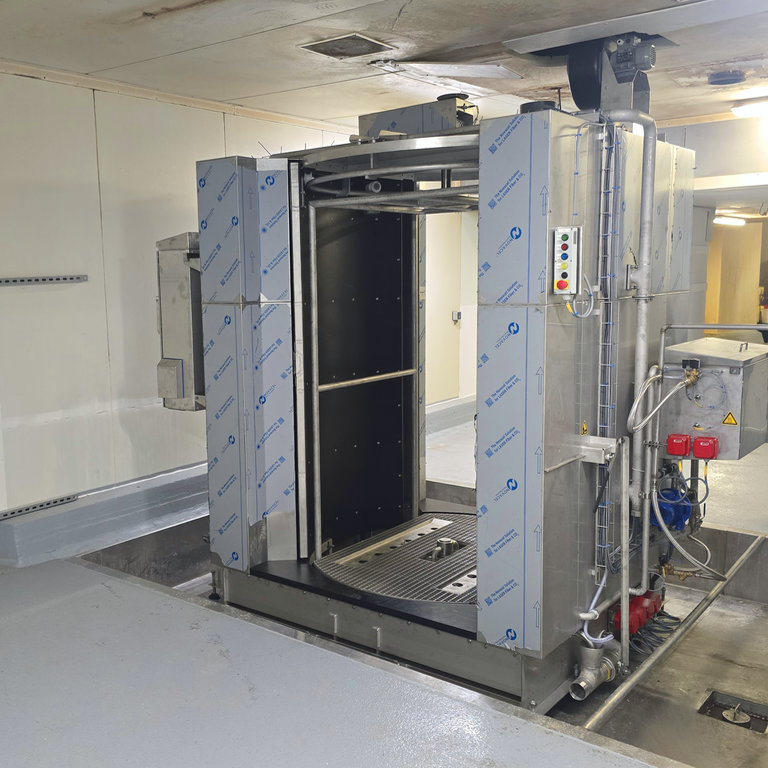 NMG Process, cabine de lavage avec cage rotative pour nettoyage de chariots